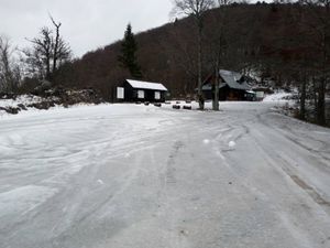 U Hrvatskoj u posljednja 24 sata više od 900 vatrogasnih intervencija, na Zavižanu metar snijega!