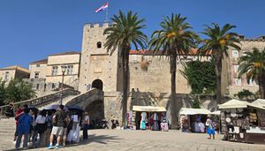 Kritika malih poduzetnika: "Više fekalija uz korčulanski lungomare, više cijene reklama - Nameti povećani i 400%!"