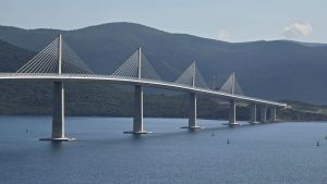 Pelješkom mostu prošlo 3 od 10-godišnje garancije - Talijani pišu o pukotinama, šef Hrvatskih cesta: "To je sve stabilno..."