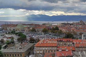 Iznadprosječno topao četvrtak uz češću kišu i grmljavinu na sjevernom, a oblačno i suho na južnom Jadranu