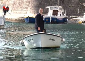 ZALJUBLJEN U MORE Profesor  s Ugljana do učionice stiže - kaićem