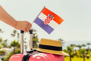 IZMEĐU SKUPE NAFTE I SIGURNE LUKE Hoće li Hrvatska profitirati na tuđoj nesreći?