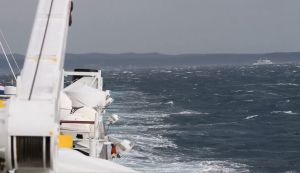 Nevrijeme prekinulo veze s otocima!