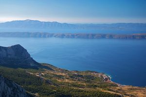 Dani jutrima svježi, lokalno magla, pa razmjerno toplo