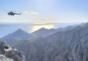 DRAMATIČAN PODVIG: Helikopterom i fiksnim užetom spašavali unesrećenu osobu s najviše stijene Velebita!