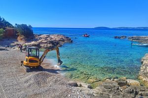 Recite seljačinama od svojih načelnika da je ovo sa slike veće zlo od četnika devedesetih i prijavljujte ih DORH-u!