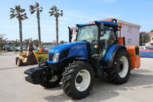 Na Vir stigao traktor s kosilicom, a uskoro će i dva kamiona za odvoz otpada!