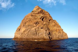 EKSKLUZIVNO Talijanski investitori kupili Jabuku: Otočna vulkanska stijena postaje ekskluzivni beach bar!