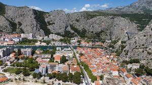 PALA "EKOLOŠKA MAFIJA" Velika policijska opsada kod Omiša: Uhićenja zbog pustošenja šuma, češlja se svaki metar zemljišta!