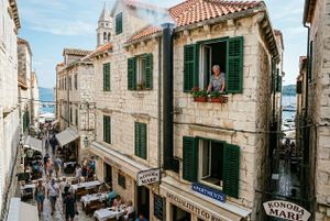 Pobuna malih iznajmljivača: "Ja moram tražiti dozvolu od restorana bez kanalizacije, a stranci kupuju i iznajmljuju bez pitanja!"