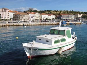 Sunčano i toplo vrijeme uz, još uvijek, buru na senjskom području