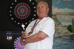 "Mnogi ne vjeruju da sam slijep!" Viranin koji ne vidi metu, a osvaja turnire u pikadu!