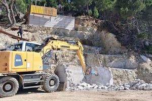 Rušenje u Lokvi Rogoznici. Grad: "Mi smo prijavili gradnju  na pomorskom dobru"