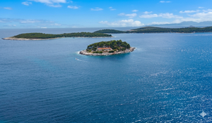 IZNAJMI OTOČIĆ ZA PRIVATNI EVENT Vraćaju li se bučni derneci pod prozore Hvarana?