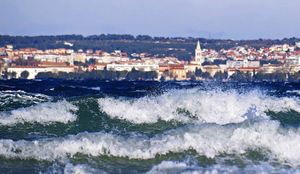 STIŽE PREOKRET NA OBALI: Evo gdje će danas biti najsunčanije, ali jedan dio Jadrana pogodit će jaka bura!