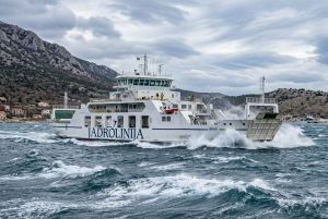 TRAJEKT KAO OGLEDALO DRŽAVE Bilješka pomorca, kao putnika, s linije Brestova – Porozina