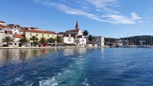 I danas većinom vruće, ali poslijepodne na kopnu nestabilno