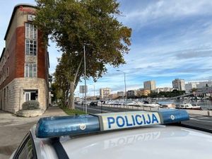 U Zadru dizali desnicu uz dobro poznate "pozdrave"