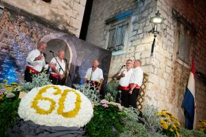 Ovacije, pokoja suza i povratak šampiona: Otvoren je 60. Omiški festival!
