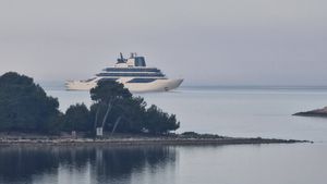 LOŠINJ Sidri li se megajahta ravno na kolonijama posidonije?! Otočani: "Danas ovdje, sutra ostatak Jadrana, a iz TZ ekocid hvale kao turistički uspjeh!"