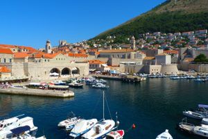Sunčano i razmjerno toplo, ali gdjekad i pljuskovi