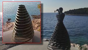 DIVLJACI NA LOŠINJU Ponovno oštećen spomenik ženi pomorca - odrubili joj glavu!