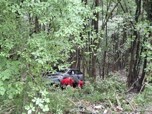 Automobil s pet Danaca visio nad provalijom: "Spašeni su, djeca helikopterom prebačena u Rijeku"