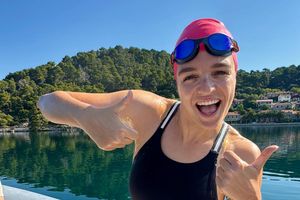 Dina Levačić se pridužila maratonskom plivanju oko Brača