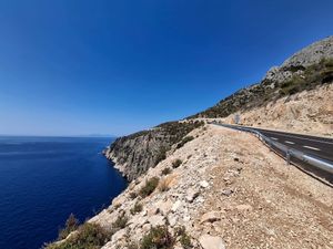 SVETA NEDJELJA - DUBOVICA Grad Hvar prometno povezan sa svojim najudaljenijim naseljima