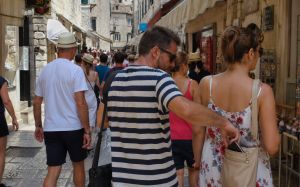 KRAJ DŽEPARSKE BANDE NA JADRANU: Policajac iz Omiša ih uočio na pauzi, pali Rumunji koji su 'harali' od Splita do Dubrovnika!