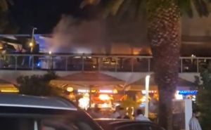 Izbio požar u poznatom baru na splitskoj Rivi, gust dim prekrio centar grada