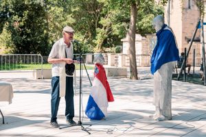 Sutivan dobio spomenik posvećen bračkom iseljeništvu i dr. Antoniju Rendiću Ivanoviću