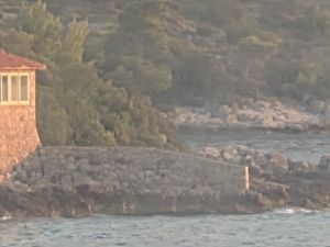 KOLOČEPSKI ZID Obrambeni bedem protiv Zakona RH i uzurpacija pomorskog dobra