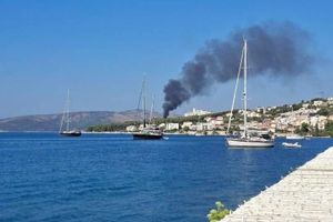 SEGET DONJI Buktinja kod hotela: "Nastradala tri automobila na šetnici koja vodi do plaže"