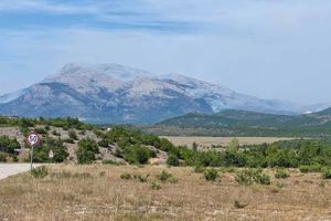 Vatrogasci i dalje saniraju požarište na Pelješcu i kod Omiša, na Dinari i dalje aktivno!