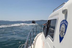 Mislili da ih nitko ne vidi: Pogledajte koliko je nautičara uhvaćeno u opasnom divljanju morem kod Zadra!