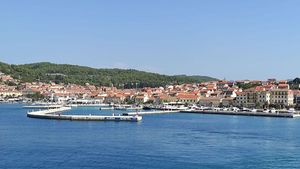 OGLASILA SE OPĆINA VELA LUKA: Pomorski redar je psovao jer "...ga jer ga je zvao na privatni broj van radnog vremena, a za predmet nije ni nadležan!”