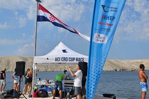 PLIVAČKA ATRAKCIJA Štafetno prvenstvo Hrvatske u daljinskom plivanju u Miškovićima