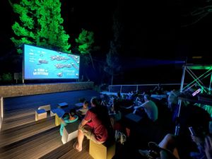 FOTO Ljetne večeri, film na otvorenom i uživanje: Kino pod zvijezdama diljem Dalmacije
