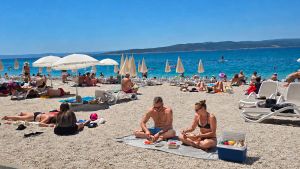 PISMO ČITATELJA IZ SARAJEVA: „Paradajz nema nacionalnost – Zašto Bosanac i Hercegovac s hranom na plaži postaje etiketirani turist, a drugi ne?“