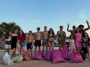 Ribafish i ekipa čistili uvalu na Korčuli: "Barem je danas naša uvala čista"