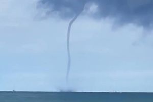VIDEO Pijavica protutnjala morem ispred Umaga