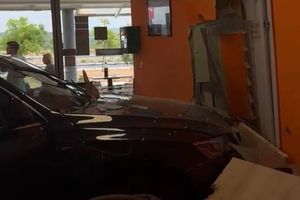 VIDEO Probio staklo i uletio u kafić na odmorištu na A1: "Mislila sam da je grom udario"