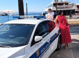 Plaćao parking u majici Crvene Zvezde u Makarskoj: "Bacili ga u more"
