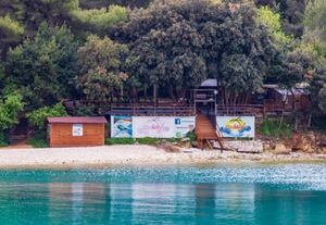 ISTRA Dvije godine prošlo otkako je vlasnik dobio 15 dana da ukloni bespravni objekt u uvali Valsaline