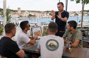 Mađari pišu o incidentu s Krka: "Turisti izbačeni iz restorana jer su naručili samo palačinke"