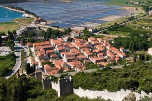 SVJETLOSNI SPEKTAKL Kamene stonske zidine postaju portal u podvodni svijet: "Zaronite u noć i svijet posidonije"
