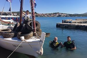 OPERACIJA SPUŽVA: ČISTO PODMORJE 2026 uspješno privedena kraju – Ronioci i volonteri na Krapnju izvadili iz mora 1150 kilograma raznog otpada