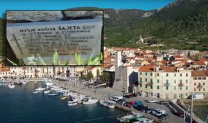 NESVAKIDAŠNJI PRIZOR: U Komiži osvanula spomen-ploča u čast vjernome mačku Šajeti