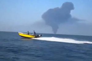 Napadnut tanker u Hormuzu, postavili mu dvije eksplozivne naprave: "Dojurili su u malenoj brodici"